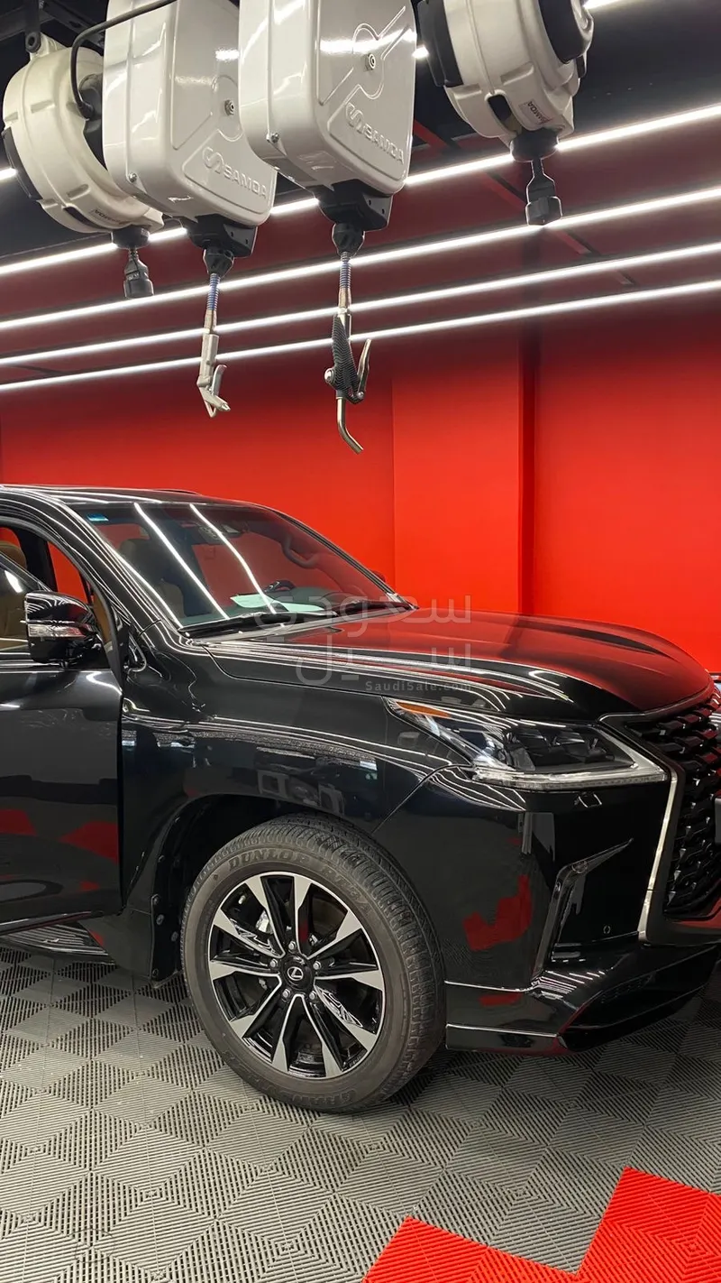 2021 لكزس إل إكس 570