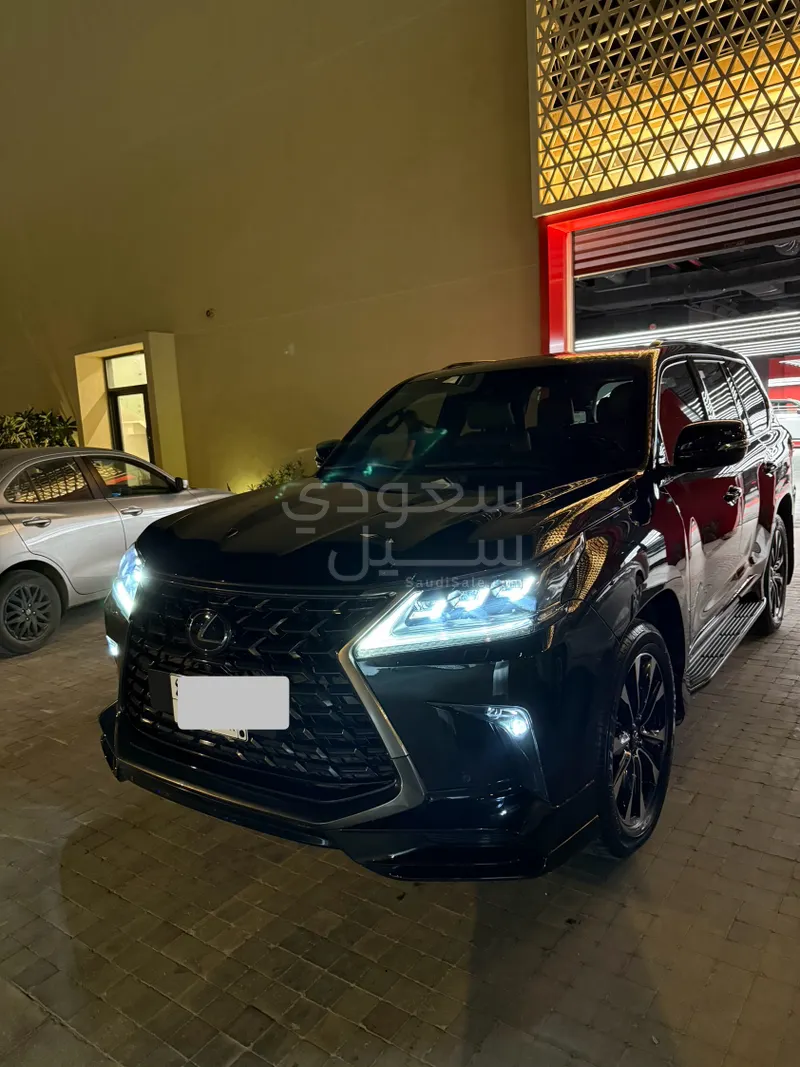 2021 لكزس إل إكس 570
