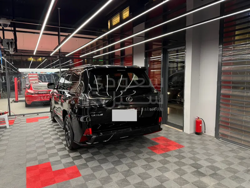 2021 لكزس إل إكس 570