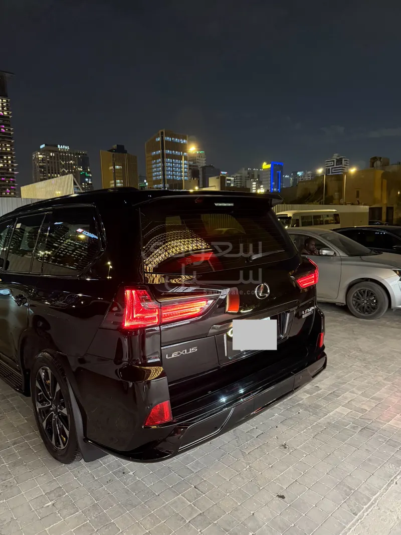 2021 لكزس إل إكس 570