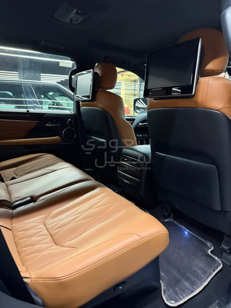 2021 لكزس إل إكس 570