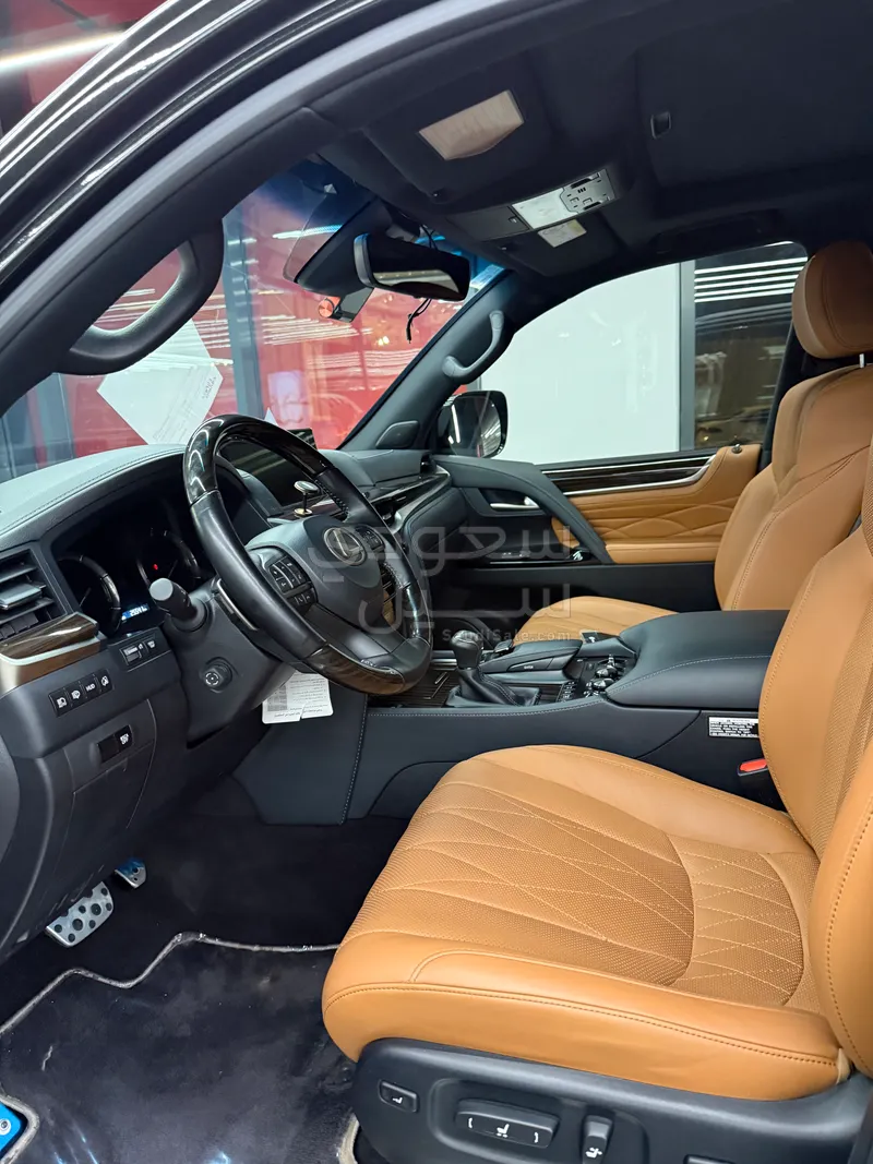 2021 لكزس إل إكس 570