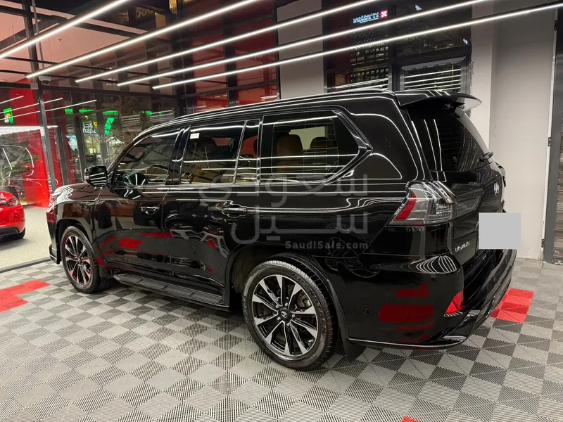 2021 لكزس إل إكس 570