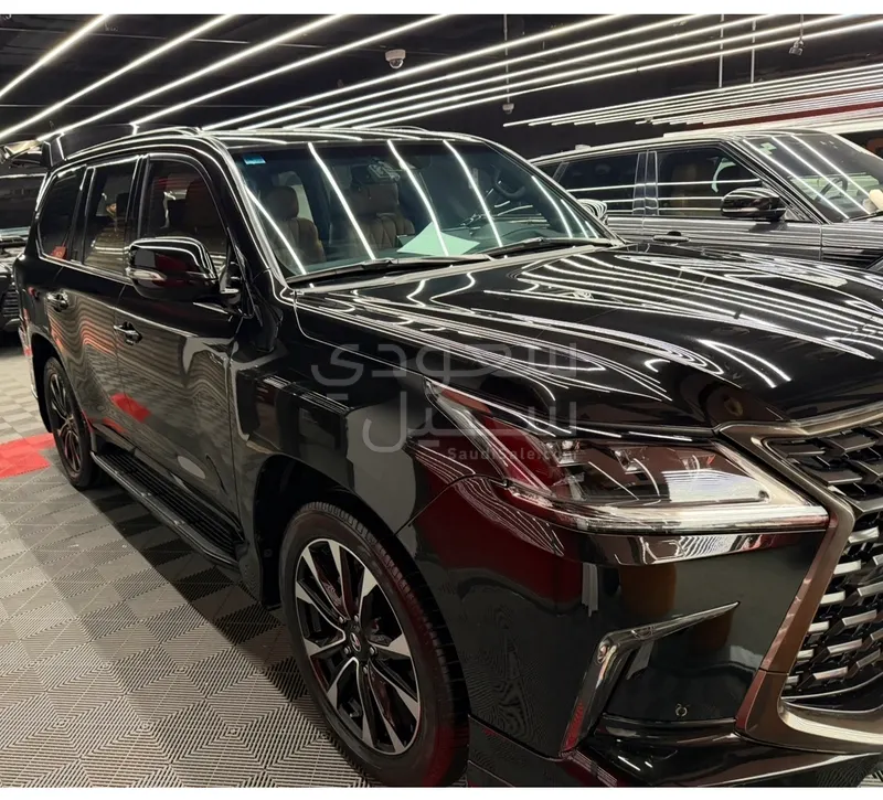 2021 لكزس إل إكس 570