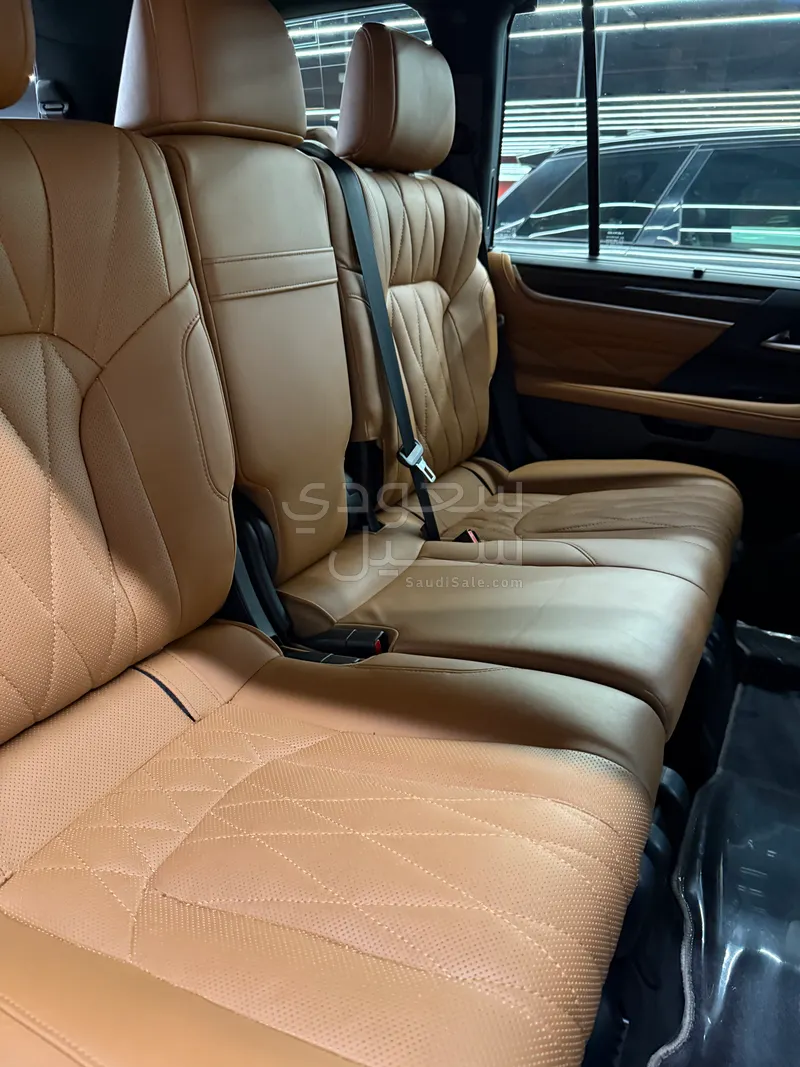 2021 لكزس إل إكس 570