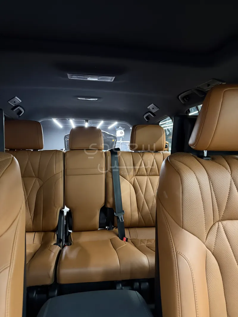 2021 لكزس إل إكس 570