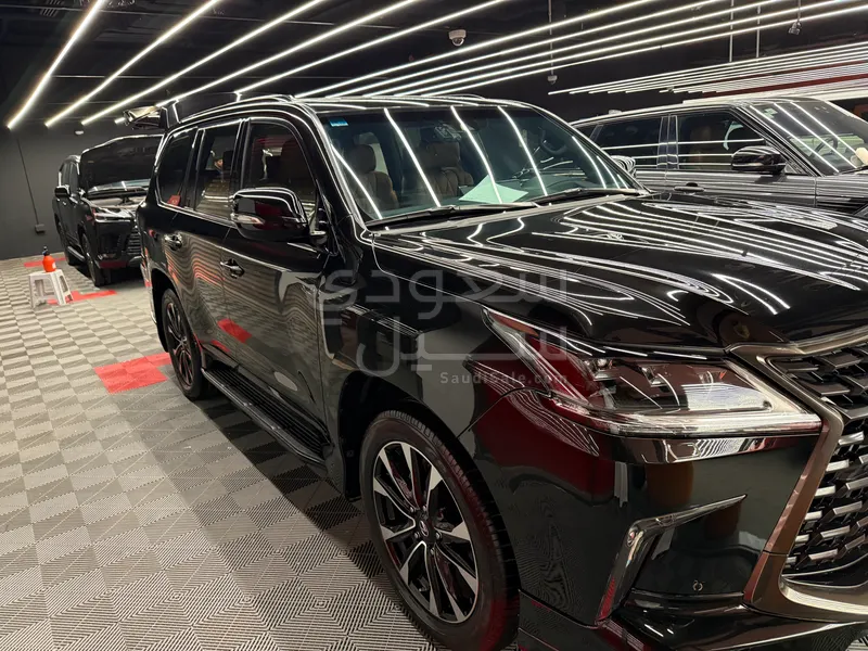 2021 لكزس إل إكس 570