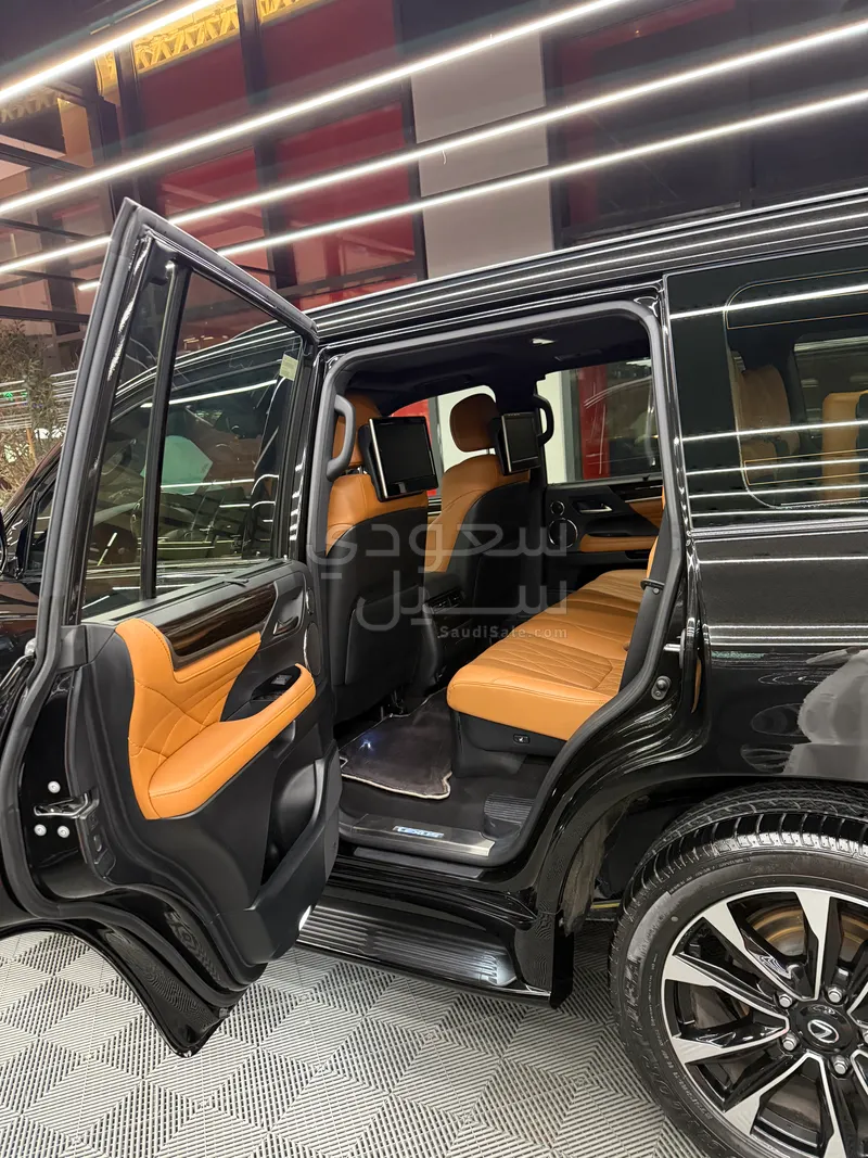 2021 لكزس إل إكس 570