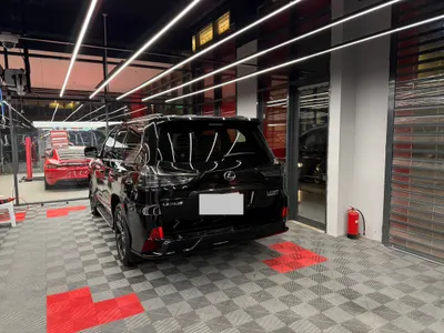 2021 لكزس إل إكس 570