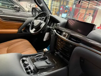 2021 لكزس إل إكس 570