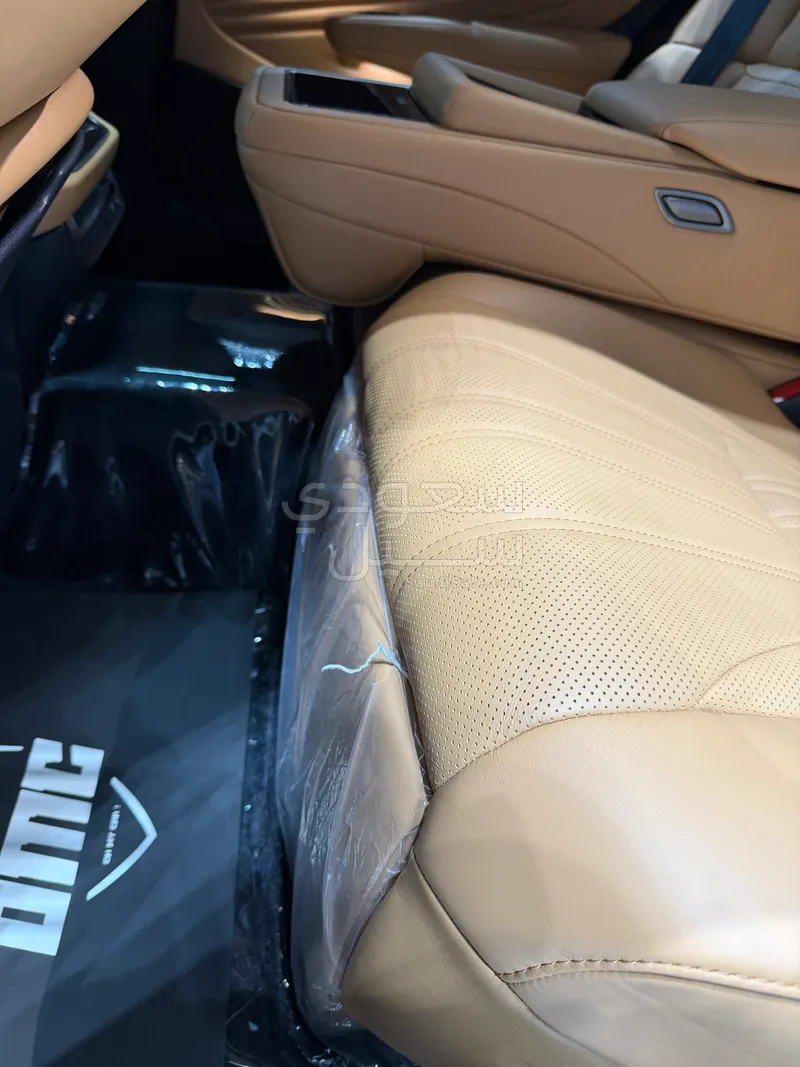 2022 لكزس إل إس 500