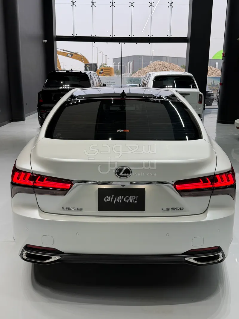 2022 لكزس إل إس 500