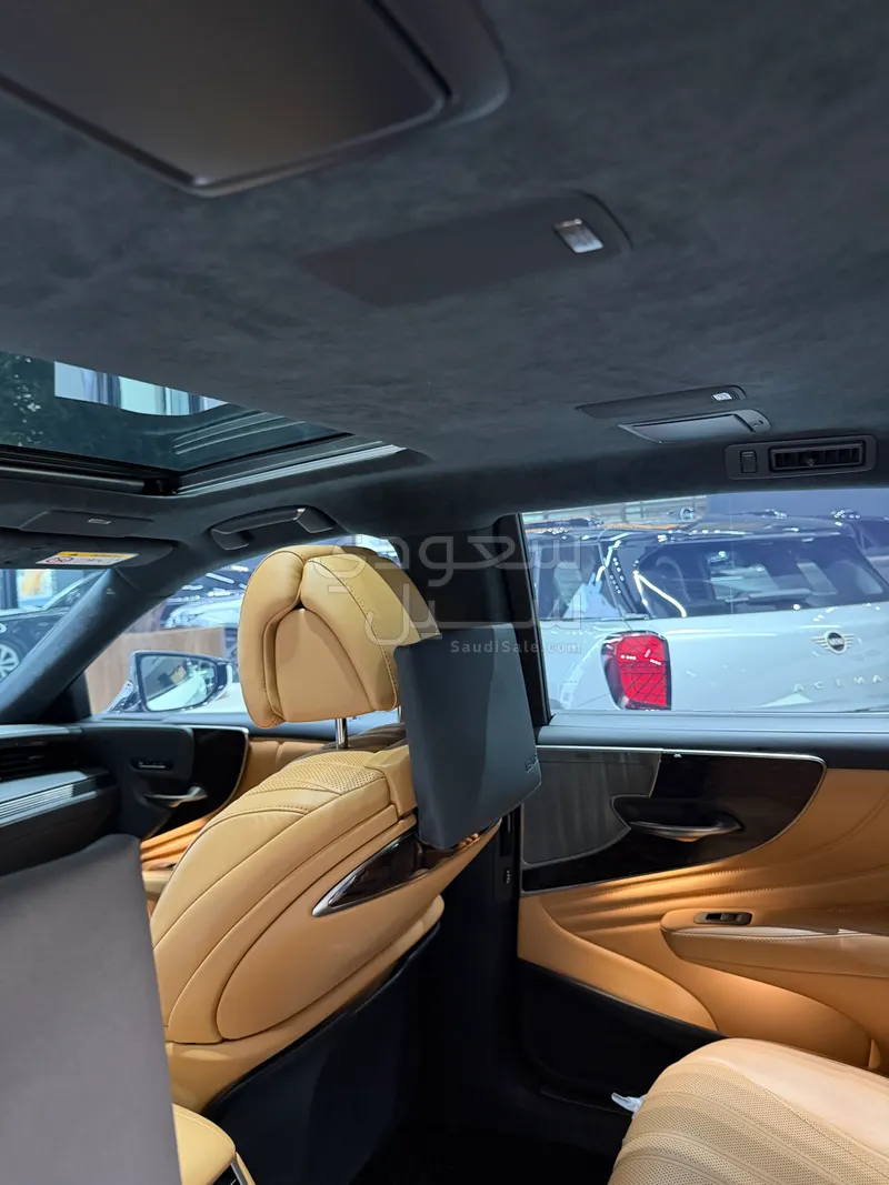 2022 لكزس إل إس 500