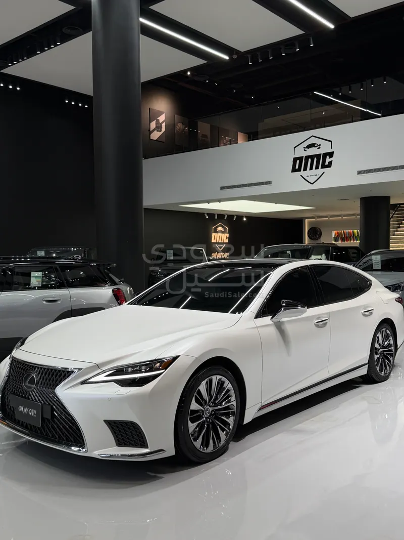 2022 لكزس إل إس 500
