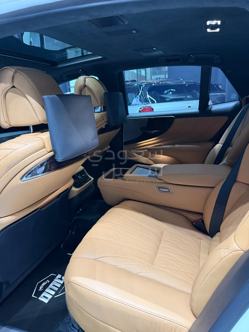 2022 لكزس إل إس 500