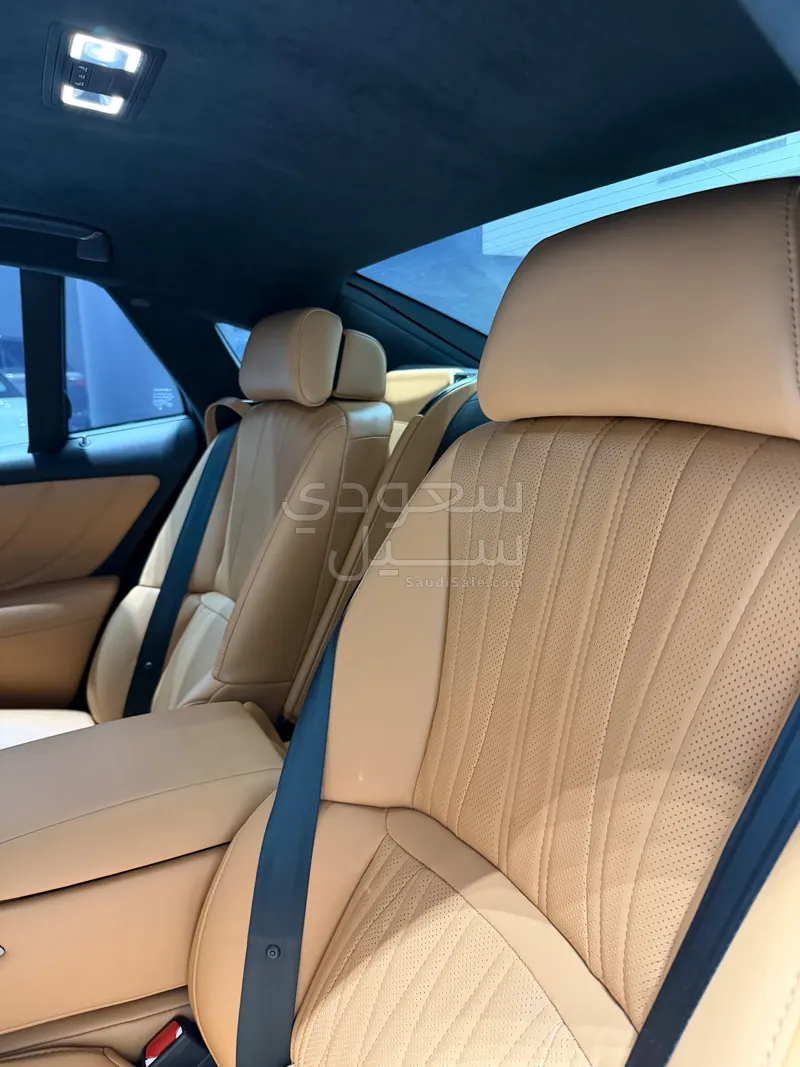 2022 لكزس إل إس 500