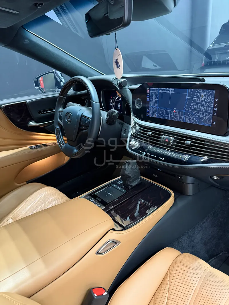 2022 لكزس إل إس 500