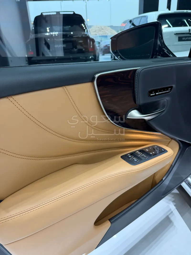 2022 لكزس إل إس 500