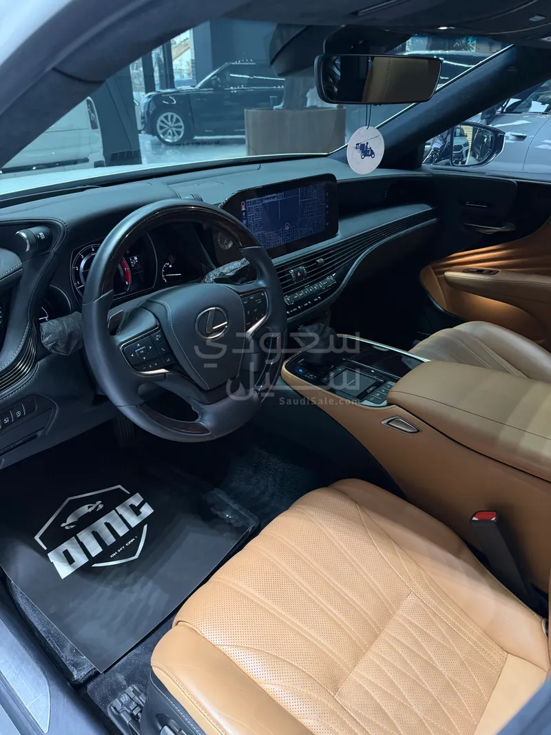 2022 لكزس إل إس 500