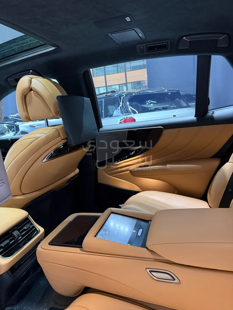 2022 لكزس إل إس 500