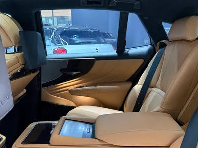 2022 لكزس إل إس 500