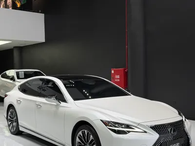 2022 لكزس إل إس 500