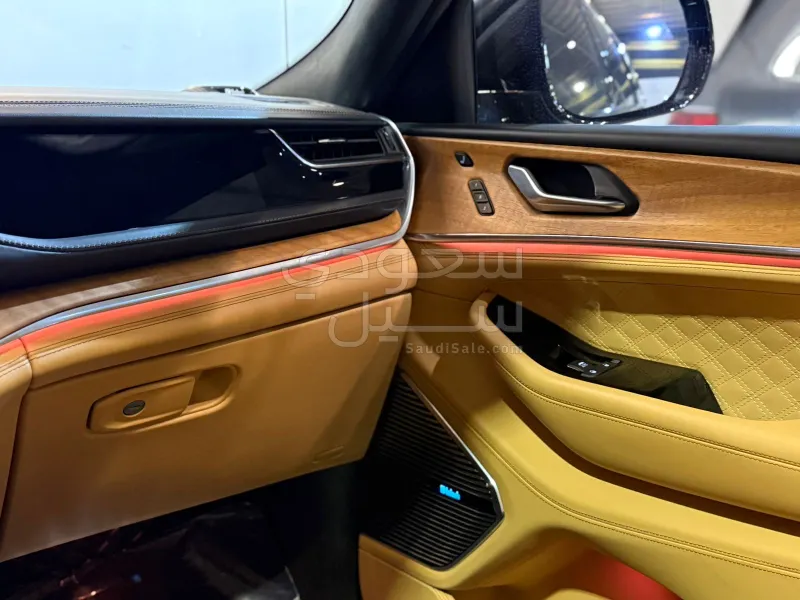 2022 جييب جراند شيروكي ساميت