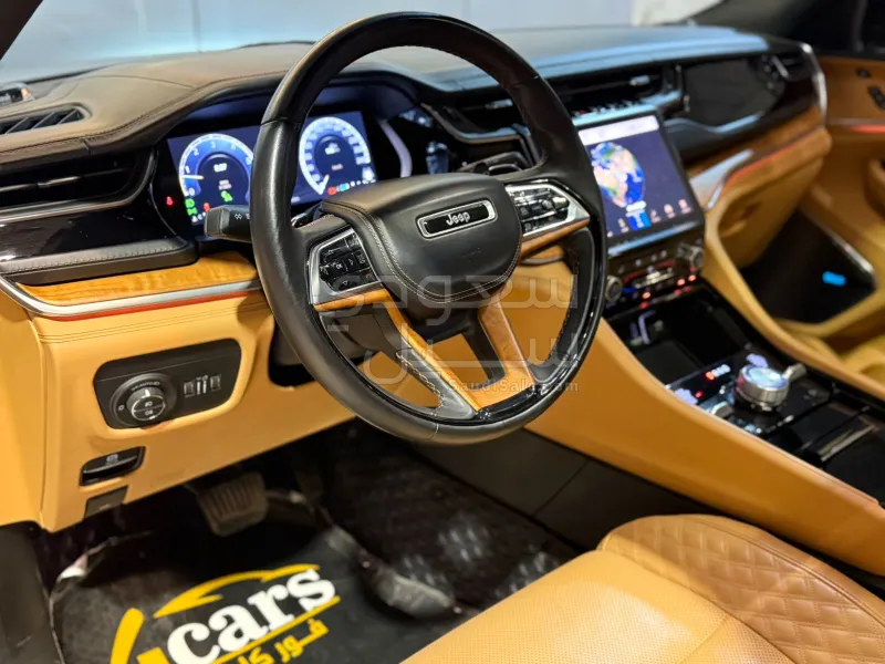 2022 جييب جراند شيروكي ساميت