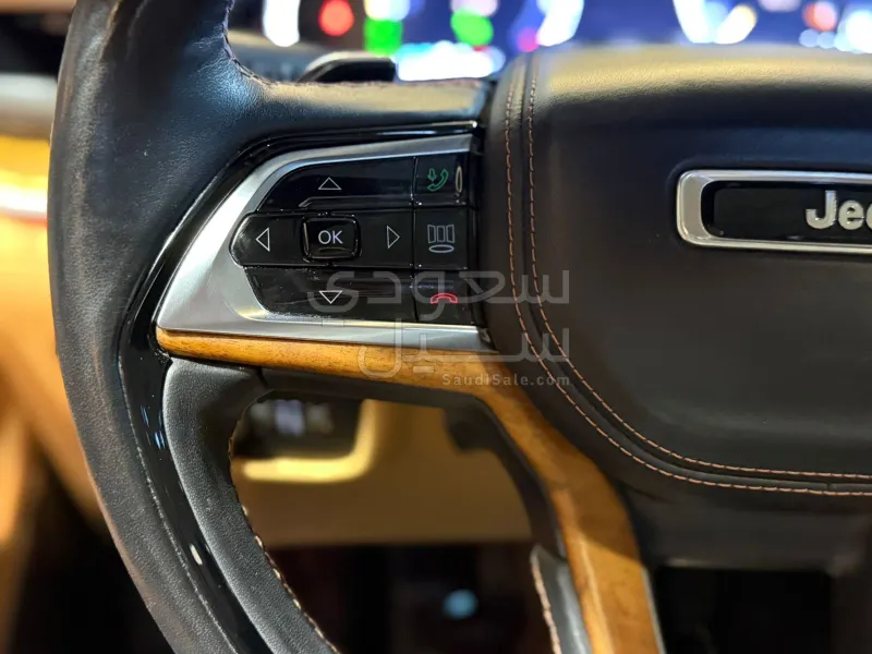 2022 جييب جراند شيروكي ساميت