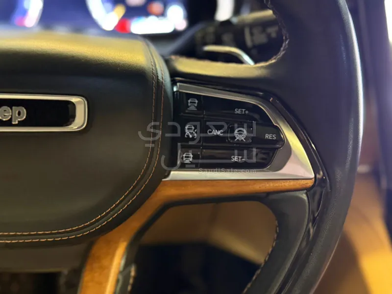 2022 جييب جراند شيروكي ساميت