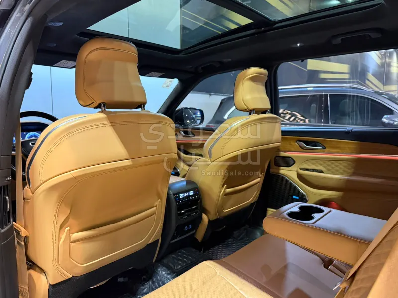 2022 جييب جراند شيروكي ساميت