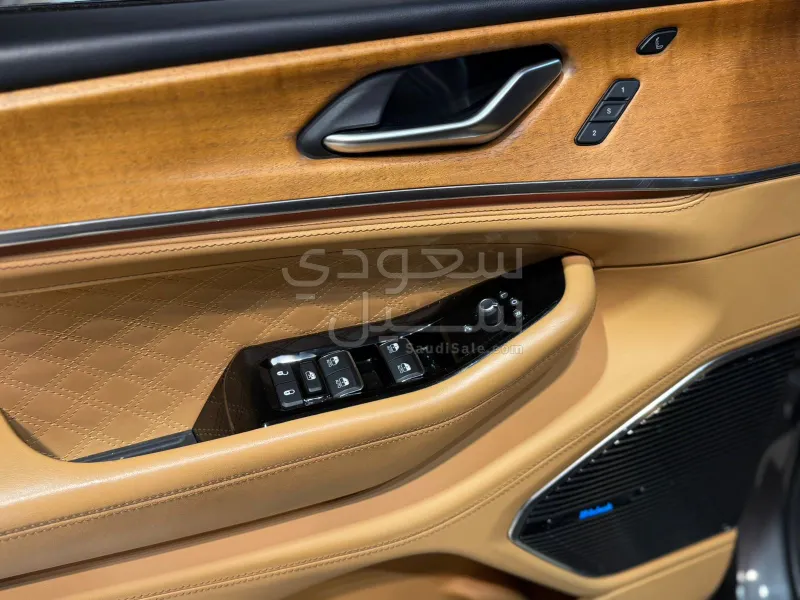 2022 جييب جراند شيروكي ساميت