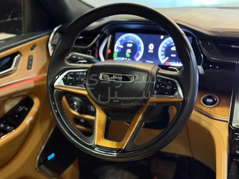 2022 جييب جراند شيروكي ساميت