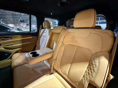 2022 جييب جراند شيروكي ساميت