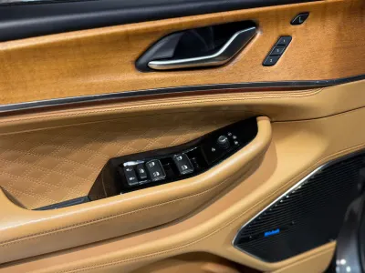 2022 جييب جراند شيروكي ساميت