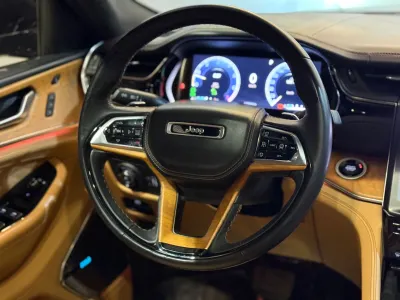 2022 جييب جراند شيروكي ساميت