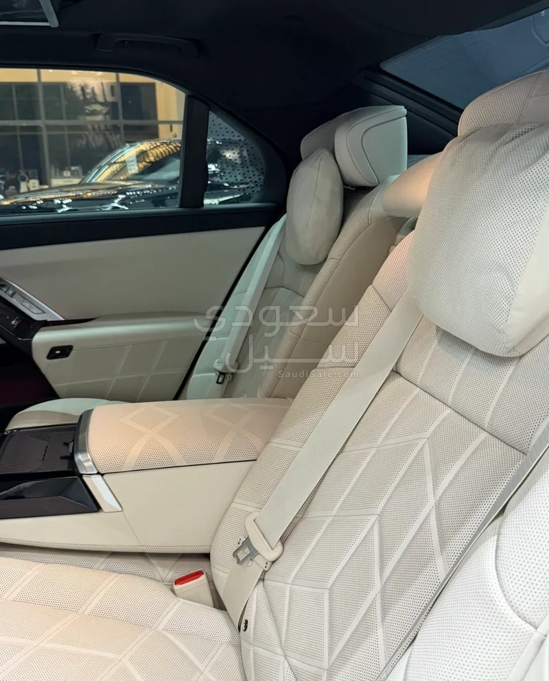 2025 BMW 7 Series 740i