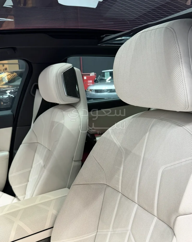 2025 BMW 7 Series 740i