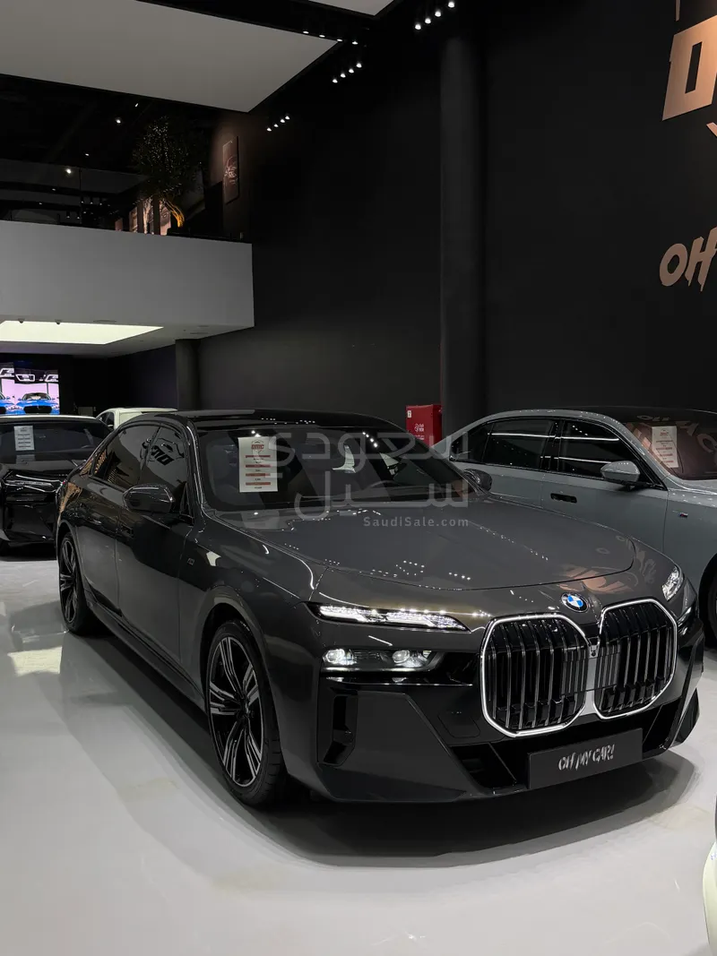 2025 BMW 7 Series 740i