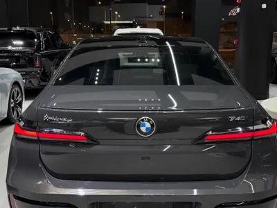 2025 BMW 7 Series 740i