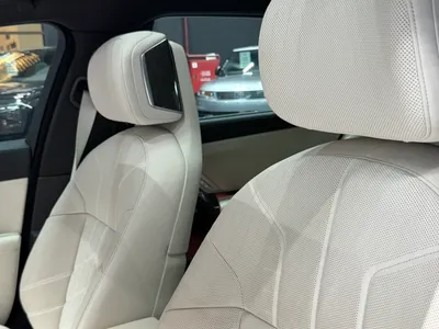 2025 BMW 7 Series 740i