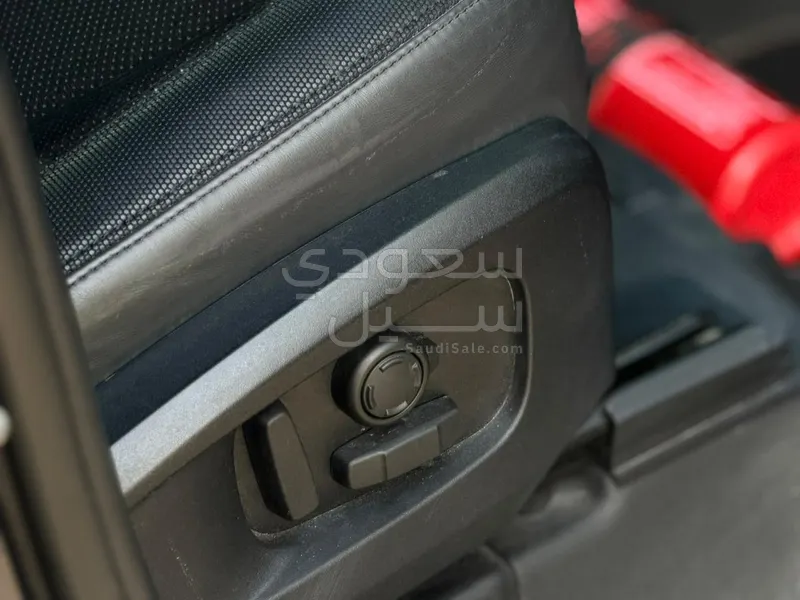 2022 لاند روفر ديفيندر 110