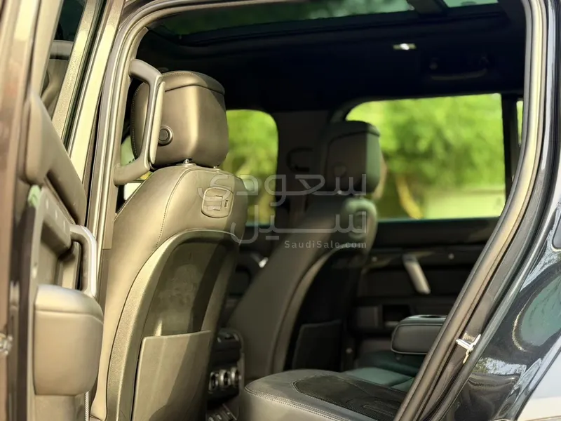 2022 لاند روفر ديفيندر 110
