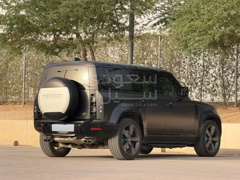 2022 لاند روفر ديفيندر 110