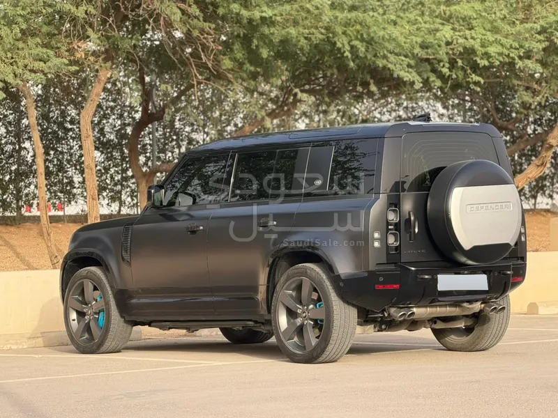 2022 لاند روفر ديفيندر 110