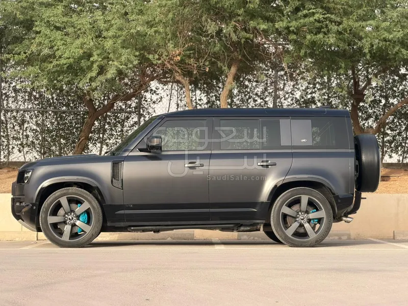 2022 لاند روفر ديفيندر 110