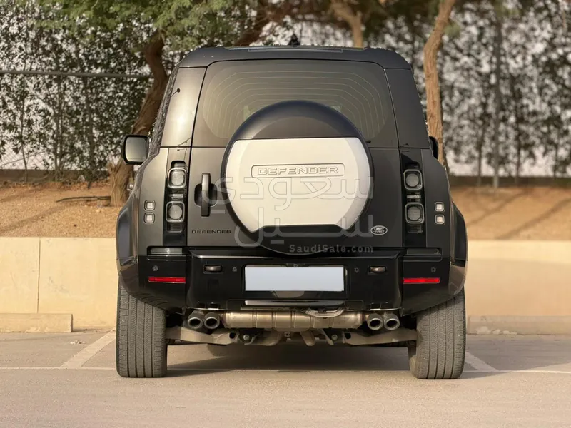 2022 لاند روفر ديفيندر 110