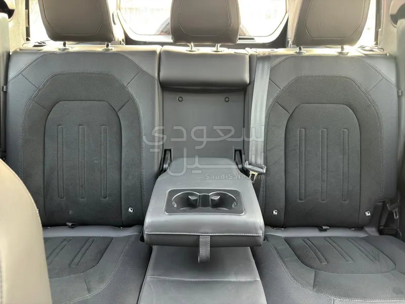 2022 لاند روفر ديفيندر 110