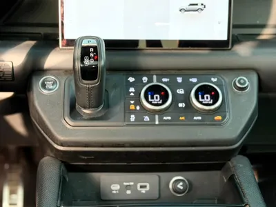 2022 لاند روفر ديفيندر 110