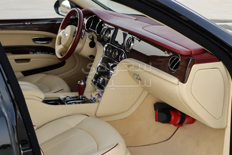 2019 بنتلي مولسان